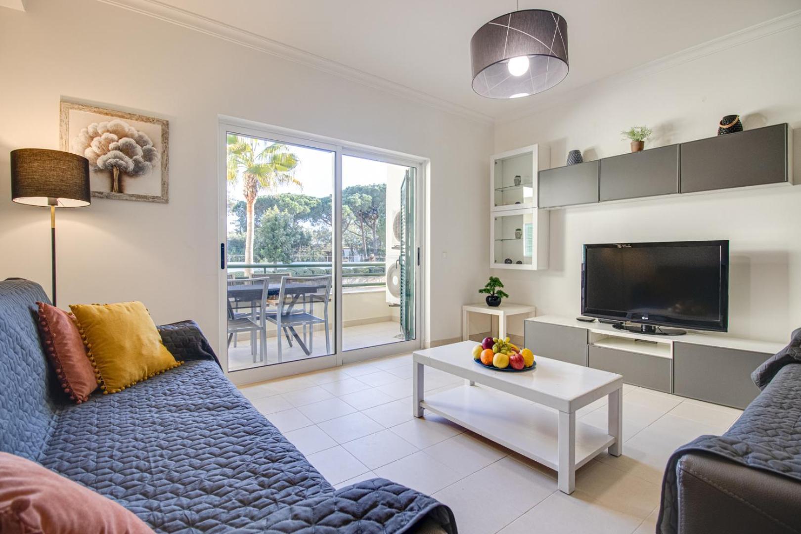 Lovely 2bd 500m Ac Wi-fi Pool Balcony Apartment *