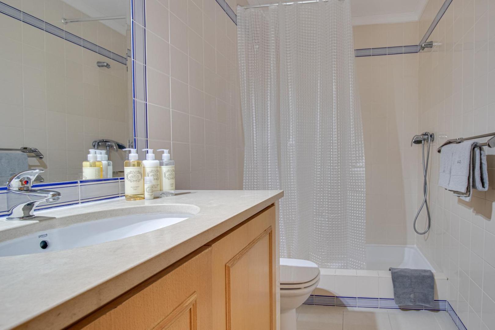 Lovely 2bd 500m Ac Wi-fi Pool Balcony Apartment Albufeira